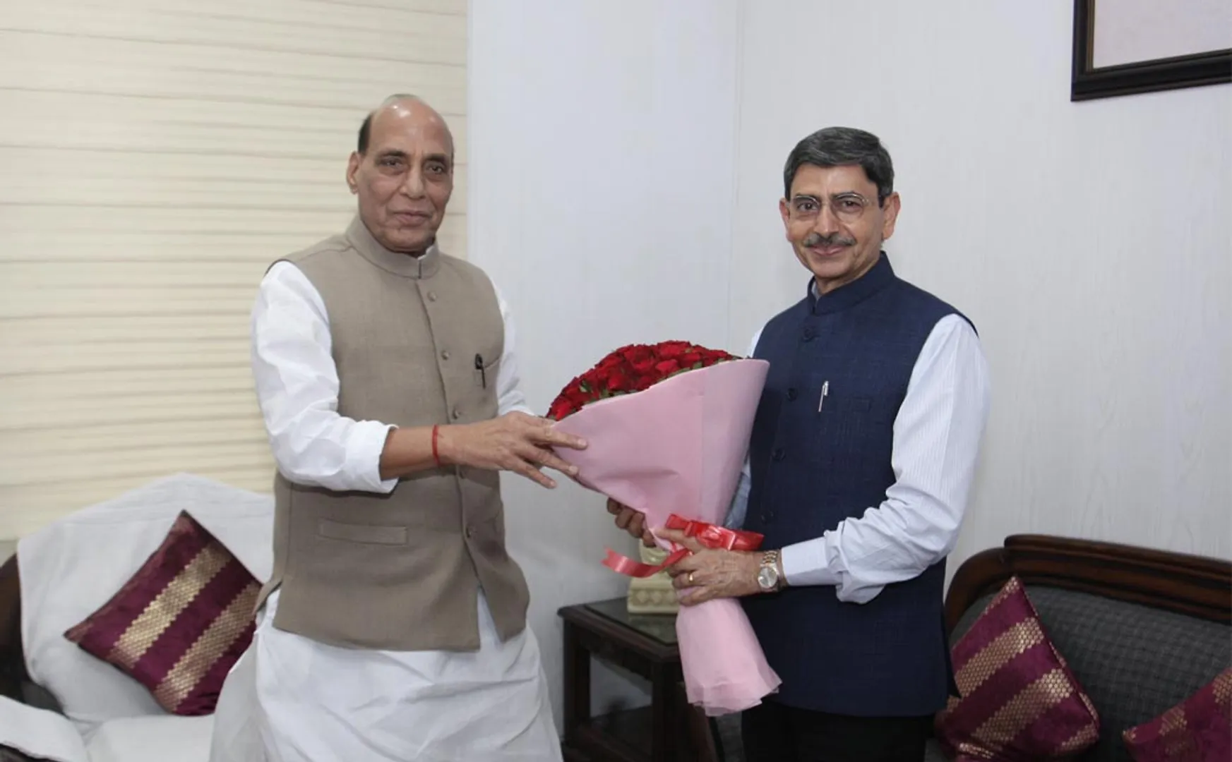 Tamil Nadu Governor RN Ravi meets Union Defense Minister (Pictures)